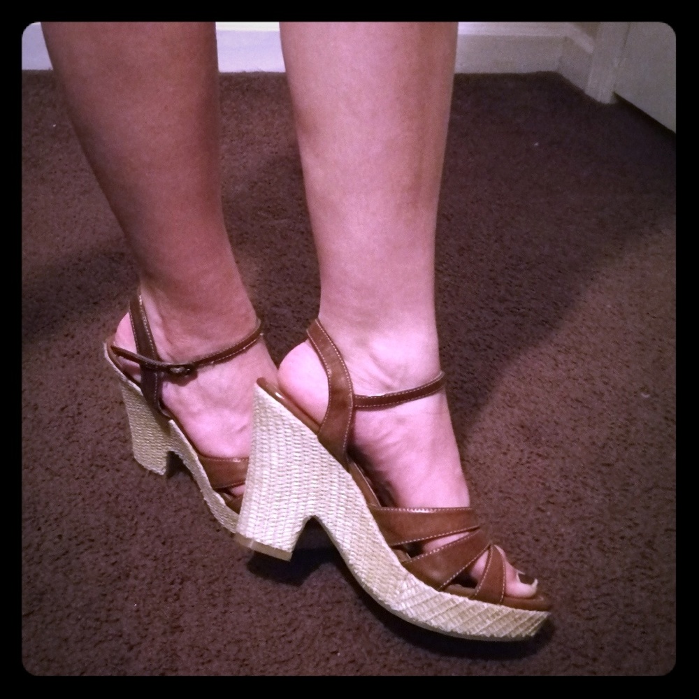 American Eagle Sandals